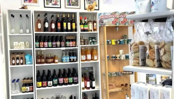 Boutique d'artisanat et produits régionaux à l'Office de Tourisme d'Auphelle - 287 Rte Du Barrage