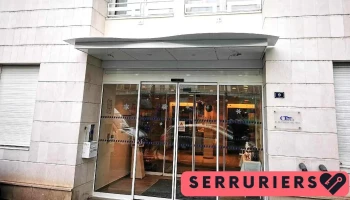 Paris France Pose - France