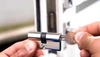 Serrurier - Creon - L'entre Deux Portes - France Serrurier - Creon - L'entre Deux Portes - France