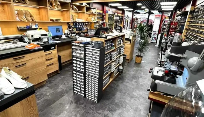 Cordonnerie - Cle Minute (sarl Arcades Multiservices) - Centre Commercial Arcades Parking - Niveau 0 Allée 11 - Porte 11