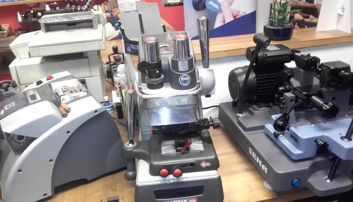 Cordonnerie Multi -  Services Cles Minute Photos Du Proprietaire - Sannois