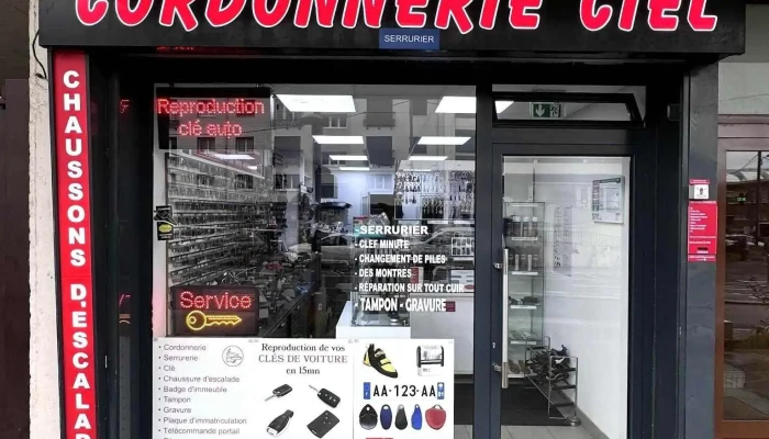 Cordonnerie Serrurerie Ciel -    Cle De Voiture   Chaussons Descalade   Badge   Tampon   Gravure   Serrurier Massy   Arkose Tout - Massy