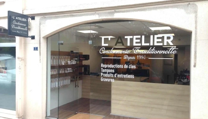 Latelier Cordonnerie Traditionnellecles Exterieur - Garches