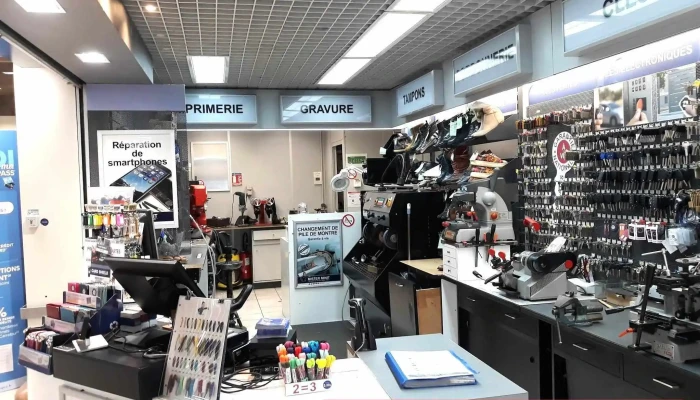 Mister Minit Lescar Carrefour - 64230 Lescar